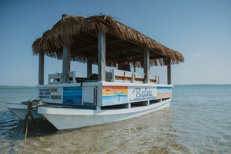 Praia de Machangulo — águas turquesa